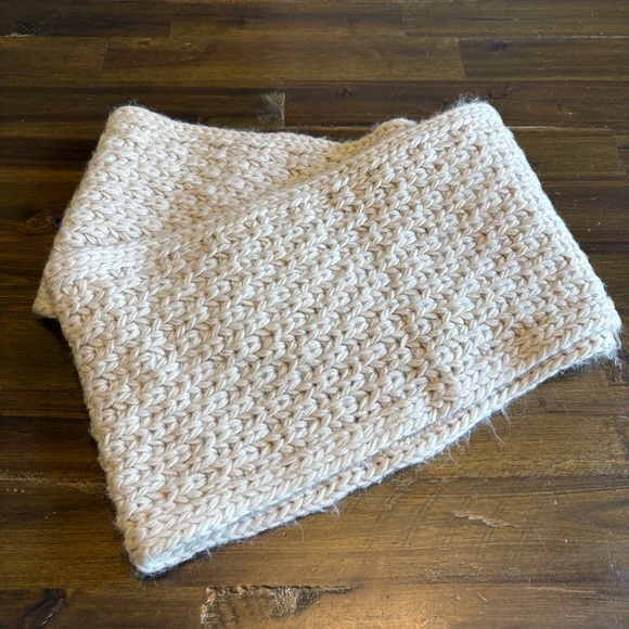 Boden Chunky Cable Knit Scarf Infinity Wrap Tan Cream Winter Warm - Picture 1 of 5